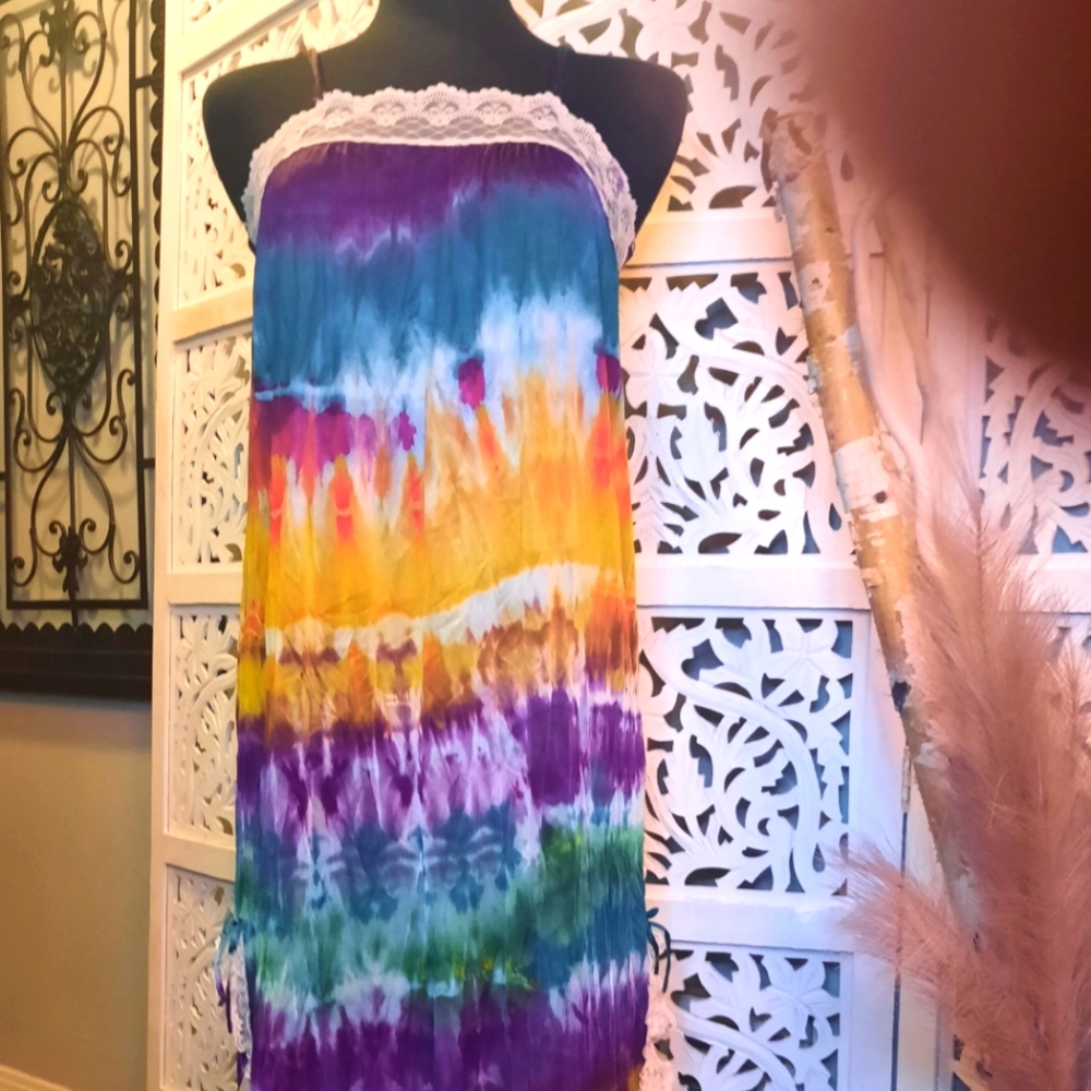 Long length vintage tye dye nightgown with lave trim and side slits